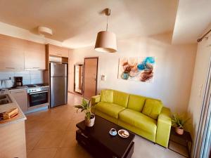 Central & Comfortable, with Acropolis view