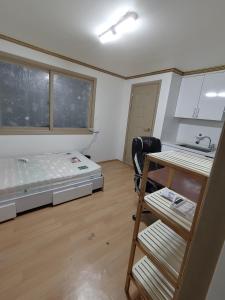 White House Seoul close to the airport