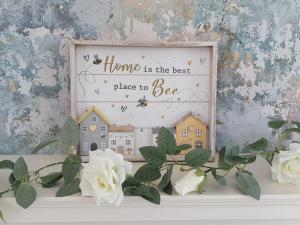 Cosy Modern 2 bed Garden view appartment, Parking, TV Wifi