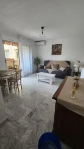 2 pièces,à 4 min a pieds de la mer - 克罗德卡涅