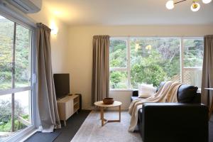 Skyline Haven - Entire Apartment - Free Parking, Espresso, Netflix - 15m to CBD, Stadium, Ferry