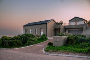 Solar-Powered Oceanview Retreat- 131 Cormorant