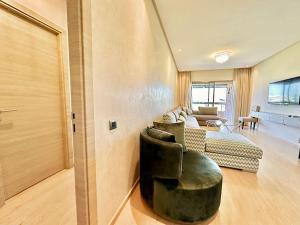 Appartement Spacieux et Moderne avec une Vue sur Montagne et Piscine