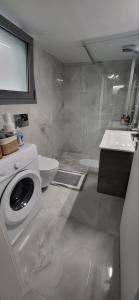 Stellas Cozy Apt (By Marina Zeas)