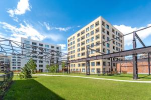 Bright 2BR - 7th floor, Balcony, Free Parking by Gravity Prague