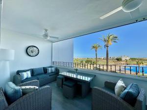 Stunning apartment with pool, golf and lake views