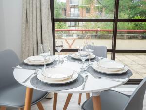 London apartment - Waterfront Terrace Parking - Pass the Keys