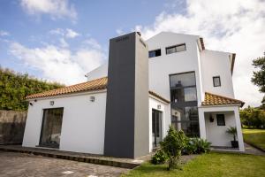 Countryside house with a pool and fireplace