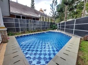 Villa puncak bogor 4 Kamar tidur with privat pool at kota bunga