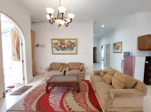 Villa puncak bogor 4 Kamar tidur with privat pool at kota bunga