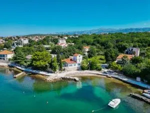 Four-Bedroom Seafront Villa in Maslenica - 马斯莱尼察 Four-Bedroom Seafront Villa in Maslenica - 马斯莱尼察