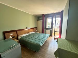 Zweibettzimmer mit eigenem Bad