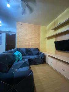 Cozy 2BR Deca Homes, Near Airport, SM Jmall, SM Cebu & Parkmall