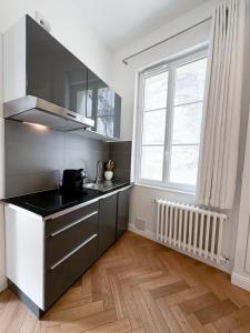 Centre-ville donnant sur cours végétalisée