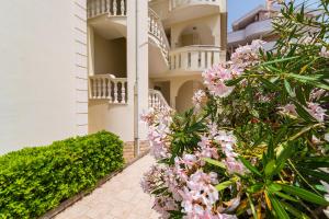 Central Apartments Chatee Br 1