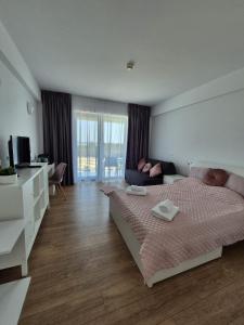 Blaxy Residence E402