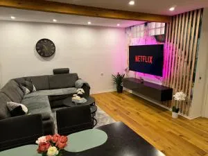 Best Central Apartment - am Marktplatz - Up to 5 - Next to Frankfurt and Hanau - Coffee and Snacks - Netflix, Prime, Disney - Schoneck