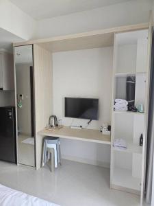 Green Sedayu Apartment Suite by Ellison