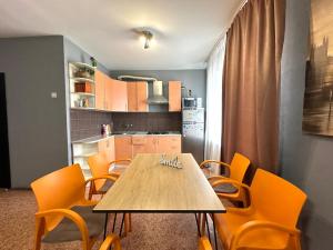 Три Больших Спальни 100 м2 - улица Большая Васильковская 54 метро Олимпийская или Дворец Спорта