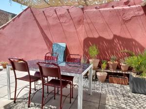 Grande terrasse et vue sur le site antique