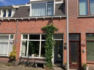 Charming little palace near the city center but only exactly bookable from 17 july till 27 july - IJsselstein