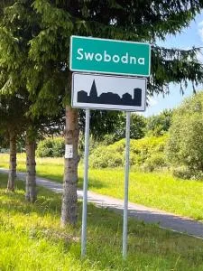 Leszczynowy domek nad jeziorem - Świątki