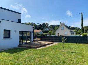 Maisons de vacances Lumineuse maison acces plage a pied a Plougasnou : photos des chambres