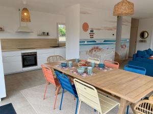 Maisons de vacances Lumineuse maison acces plage a pied a Plougasnou : photos des chambres