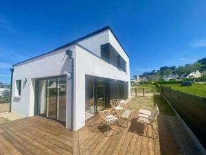 Maisons de vacances Lumineuse maison acces plage a pied a Plougasnou : photos des chambres