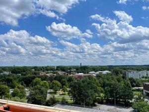 Zentrales Apartment für bis zu 5 Personen mit Balkon, Parkplatz, Waschmaschine & direkten Einkaufsmöglichkeiten