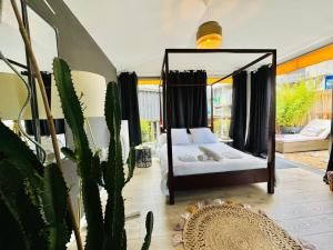 Loft atypique 130 m2 Clim patio couvert et terrasse pkg gratuit tram à 5mn à pied un accès direct au centre-ville