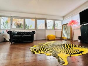 Appartements Loft atypique 130 m2 Clim patio couvert et terrasse PKG tram a 5mn a pied un acces direct au centre-ville : photos des chambres