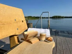 Landhotel Rosenhof am Plauer See garni mit E-Lade Säule - Karow