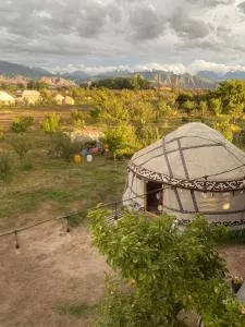 Ak Ilbirs - Snow Leopard Guesthouse - Tong