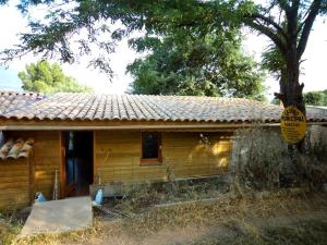 Maisons de vacances chalet 4 a 6 pers a la campagne 15 mn plages et Ajaccio grand terrain arbore calme assure : photos des chambres