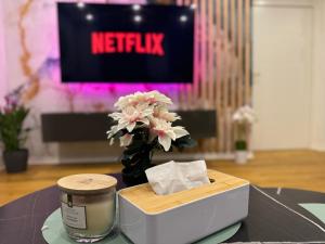 Best Central Apartment - am Marktplatz - Up to 5 - Next to Frankfurt and Hanau - Coffee and Snacks - Netflix, Prime, Disney