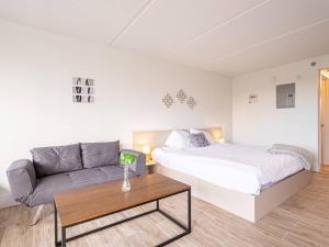 Spacious 1BR Condo in Orlando and 5 minutes to Disney