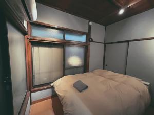 5min to Station, Best Value 3BR Sleeps 8, Quiet Area