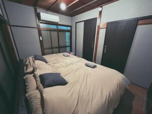 5min to Station, Best Value 3BR Sleeps 8, Quiet Area