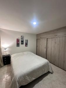 Habitación en apto duplex baño compartido, piso 5 sin ascensor