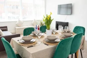 Manchester Airport Modernised Apartment - Free parking - Handforth