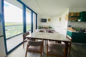 Luxurious Apartment with Charming Lake View in Mérida