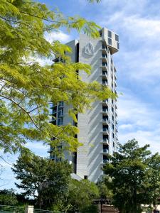 Luxurious Apartment with Charming Lake View in Mérida