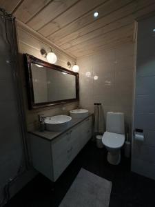 Arctic Corner Apartment with Jacuzzi