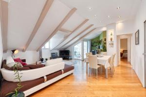 Pool Deck Comfort Apartment