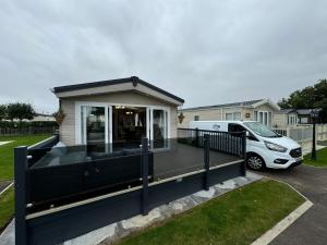 Golden Palm Resort - The Superior Retreat - Coastal Caravan Breaks