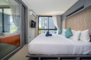 Modern Tropical Kamala Beach