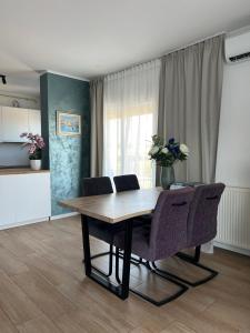 Blue Manor Apartment