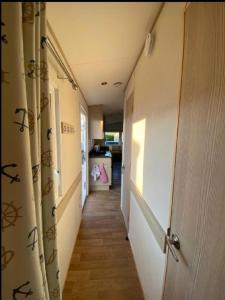 Caravan - 3 Bedrooms, Sleeps 8