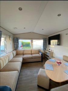 Caravan - 3 Bedrooms, Sleeps 8